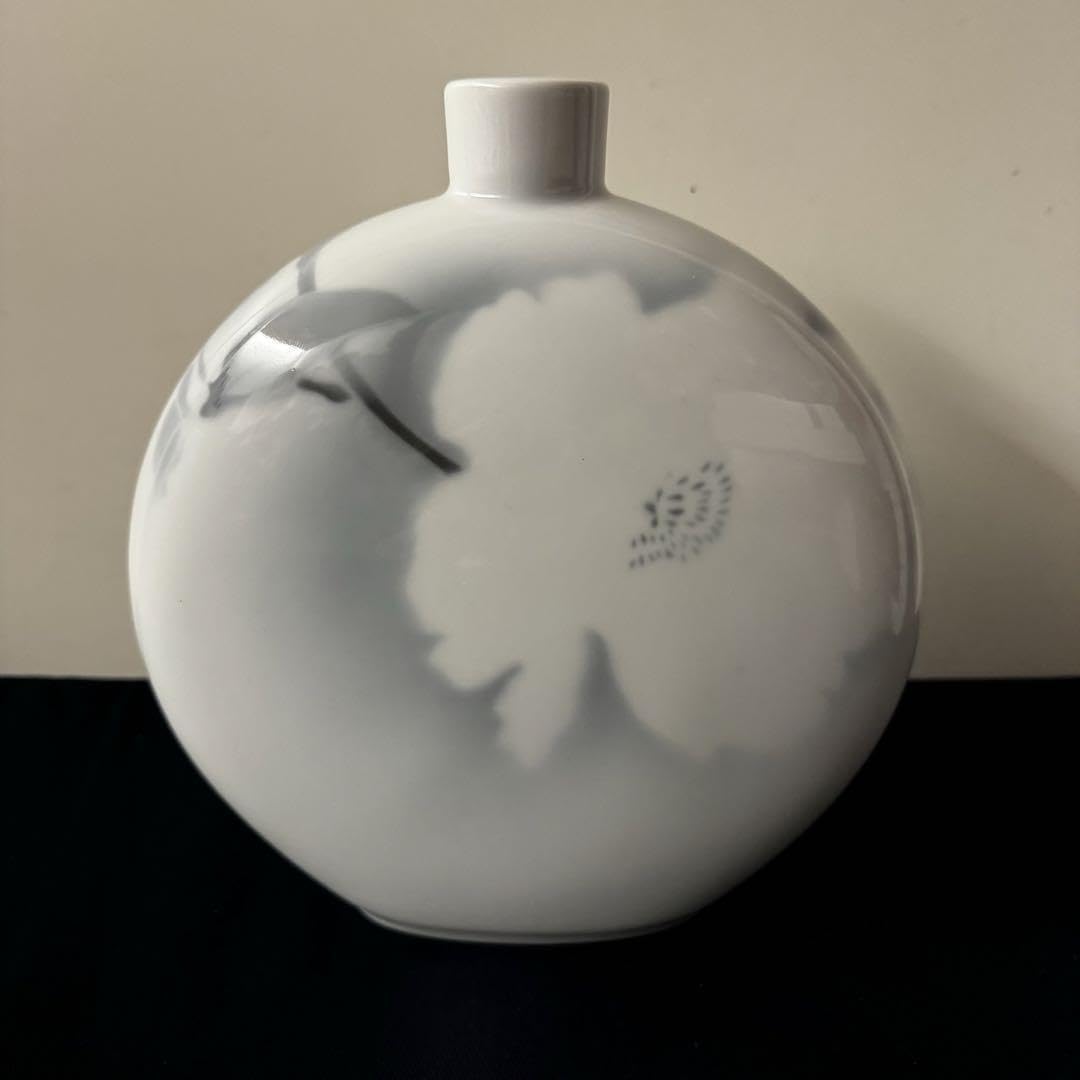 有田焼 深川製磁 薄墨白牡丹 花瓶 花器 花生 【Y1573】